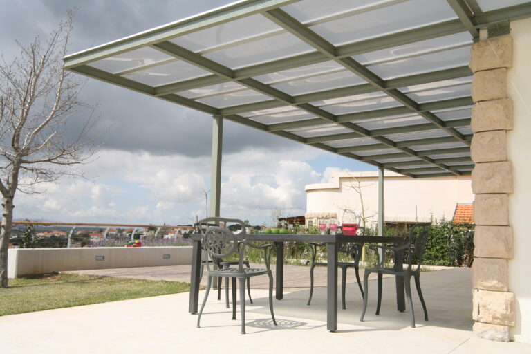 Clear or tinted pergola roof panels? A practical guide for homeowners